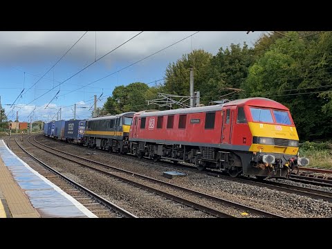 DB 90019 and 90026 speed through Lancaster working 4M25 29/9/21