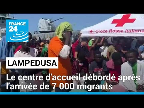 7 000 migrants à Lampedusa : le centre d'accueil débordé • FRANCE 24