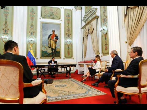 Presidente Maduro entrevistado por 5 periodistas al terminar campaña por elecciones parlamentarias