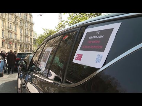 Hausse du prix des carburants: des chauffeurs VTC manifestent à Paris | AFP
