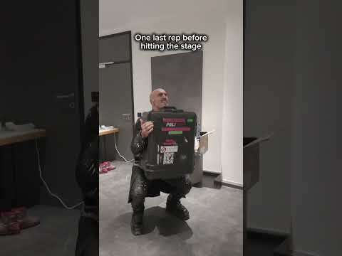 One last rep before hitting the stage 🕺🔥#BeastInBlack #workoutinspo #Powermetal #tourlife