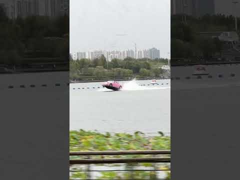 水上激情飞车🚙🌊#船长 #危险动作请勿模仿 #划船 #funny #funnyvideos