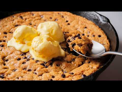 One-Pan Chocolate Chip Skillet Cookie – Soft, Gooey & Irresistible