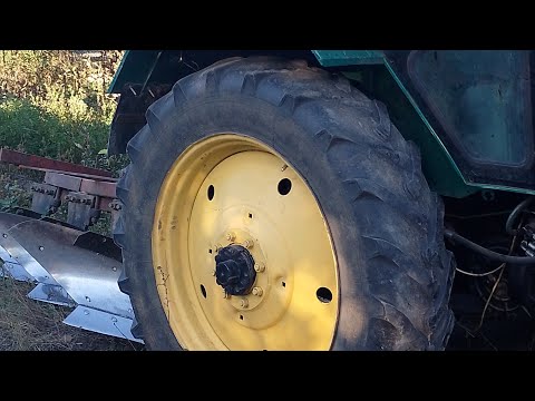 ЮМЗ з СМД. завершив оранку! поміняв тапки!