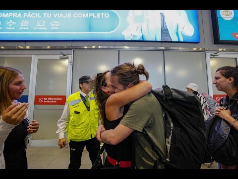 Passengers arrive in Chile after dramatic plane ride