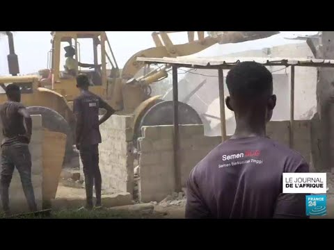 À Abidjan, les habitants démunis après la destruction du quartier jouxtant l'aéroport
