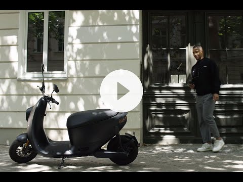 First test ride on the new unu Scooter through Berlin