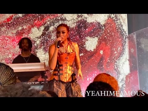 Ravyn Lenae An Intimate Performance Live in Concert in NYC