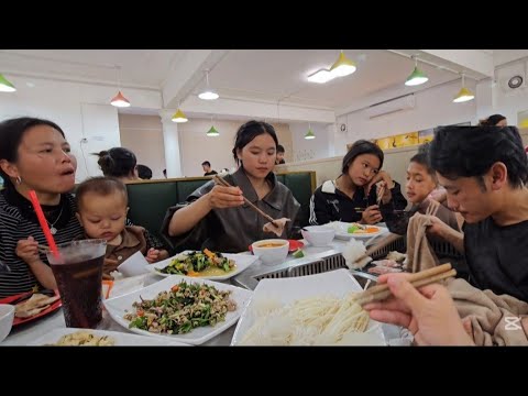 Coj kv meb thiab kv phob peb mus noj npuv fej 8/3/2026