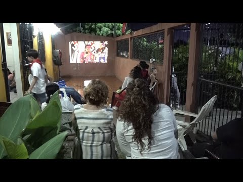 Familias nicaragüenses escucharon atentos el mensaje del Presidente Daniel