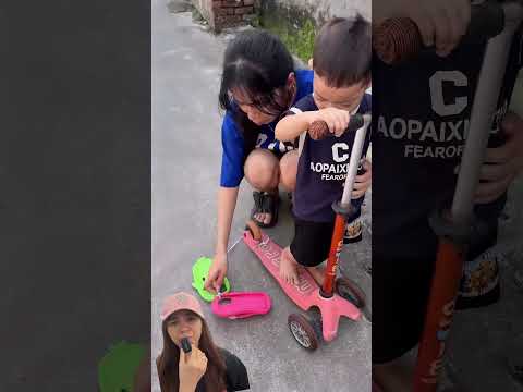 ADEK JANGAN TARIK SANDAL ⁉️ITU CASING HP 😱