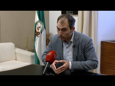 Valero (IU Andalucía) acusa a Moreno de usar antipolítica de Ayuso para tapar su ineficacia