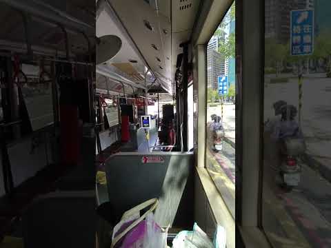 【高雄バス】高雄でバスに乗ったら…前の自動ドアが故障したまま走行中です😂 #kaohsiung #bus