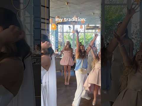 Мені одній ця традиція здається дивною? На якому ви боці:🥂/💐