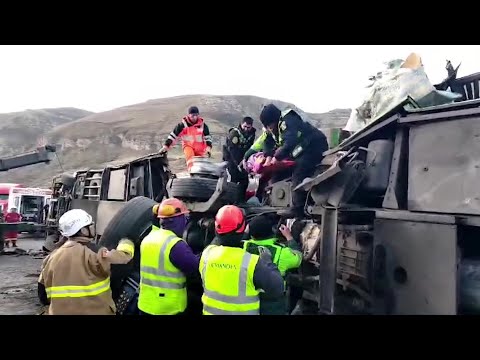 Al menos cuatro muertos y 36 heridos en choque de tren y autobús en Perú | AFP