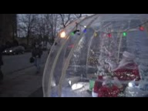 Behind bubble, Seattle Santa brings holiday cheer