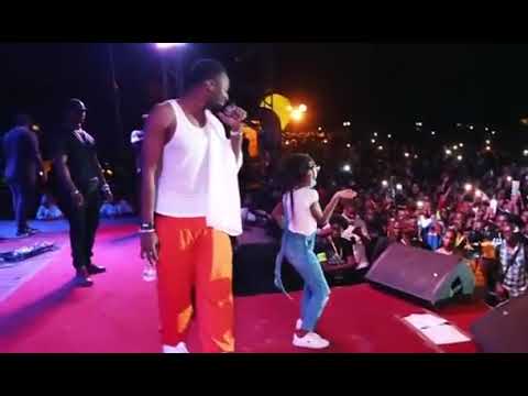 la petite Ivoirienne danse avec Dadju (Mafuzzy style) #Dadju