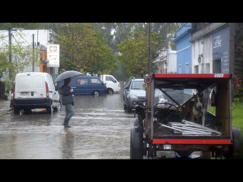 Inundaciones en gran parte del país generan cortes de calles y autoevacuados