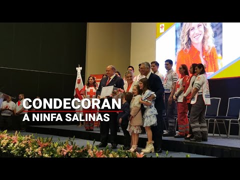 La Cruz Roja condecora a Ninfa Salinas con la Medalla de la Gran Cruz