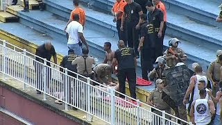 فيديو:مباراةٌ في كرة القدم في البرازيل تتحوَّل إلى معركة في المدرجات