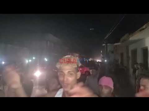 Cubanos salen a las calles de BAYAMO para PROTESTAR contra el régimen