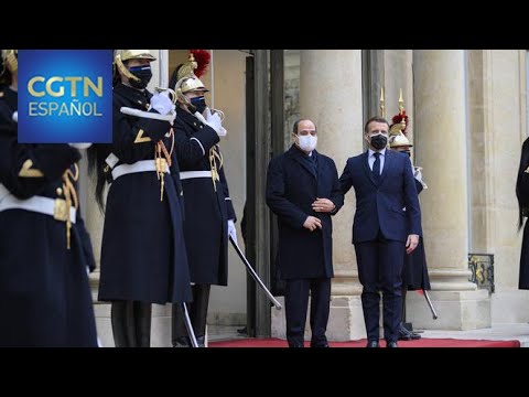 Macron y Sisi mantienen conversaciones en París