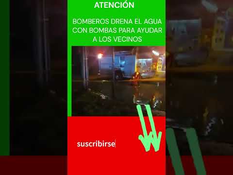 CON BOMBAS #BOMBEROS AYUDAN A EVACUAR EL AGUA Y AYUDAR A LOS VECINOS