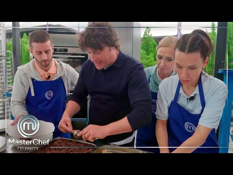 Los camareros están preparados ¡Y los jueces tienen que ayudar en cocinas! | MasterChef Celebrity 9