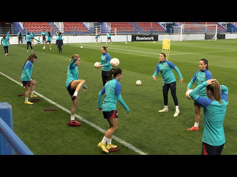 El FC Barcelona femenino entrena en Almendralejo para la Supercopa