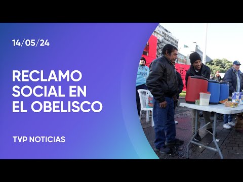 CABA: masivo desayuno en el Obelisco para personas en situación de calle