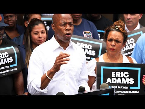New York : scrutin incertain pour désigner le prochain maire, l'ex-policier Eric Adams favori