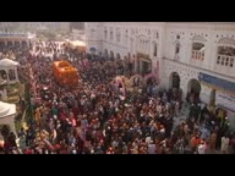 Thousands mark birth anniversary of Sikh leader