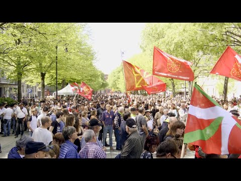 Miles de personas reivindican la independencia de Euskadi en Pamplona y Bilbao