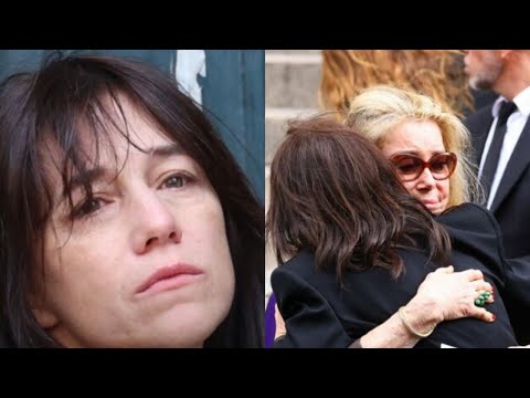 Obsèques de Jane Birkin : Catherine Deneuve très émue dans les bras de Charlotte Gainsbourg