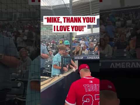 The perfect reaction to getting Mike Trouts autograph ❤️