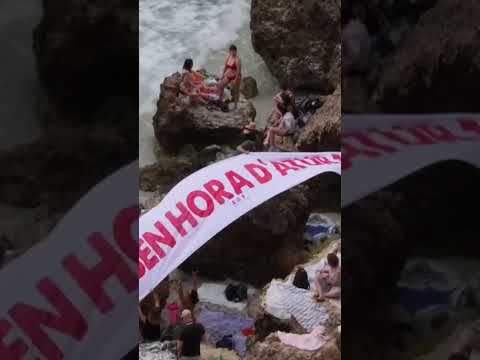 Residentes se manifiestan en una cala de Mallorca contra el turismo masivo #shorts