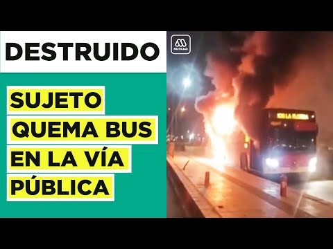 Desconocido quemó bus en la vía pública: Vehículo quedó destruido