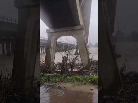 Río Longaví, #Puente #Ferroviario en problemas por la fuerte crecida del caudal