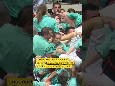 Los Castellers de Vilafranca realizan un descomunal castell que solo se había coronado una vez.