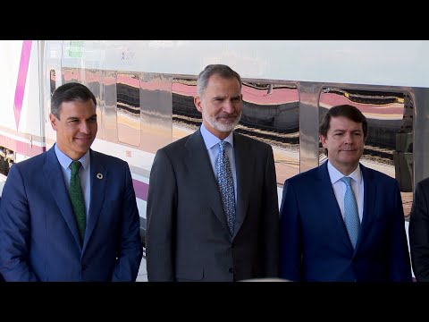 Felipe VI inaugura el AVE a Burgos, que reduce el tiempo a Madrid a hora y media