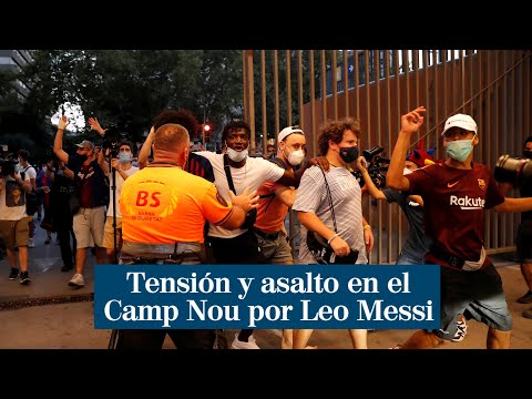 Aficionados del Barça se cuelan en el Camp Nou para protestar contra la posible salida de Messi
