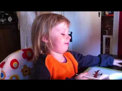 Hanni-Benjamin mit den Blümchen