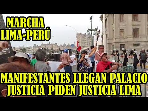 MARCHAS DE LAS ORGANIZACIONES SOCIALES POR CENTRO DE LIMA PIDEN CIERRE DEL CONGRESO PERUANO..