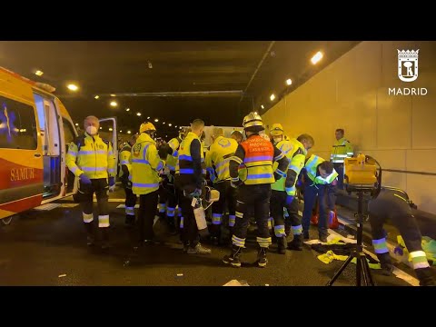 El SAMUR recupera de una parada cardiorrespiratoria a un operario de túneles en Madrid