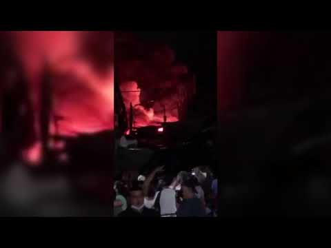 Fuerte incendio afecta Mercado Central de Santa Ana