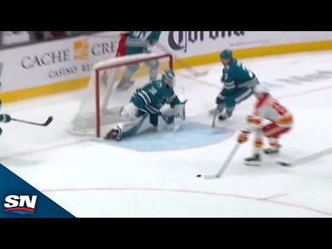 Sharks’ Yaroslav Askarov stuns Flames’ Jakob Pelletier with acrobatic stop