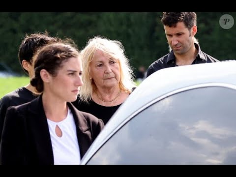 Obsèques de Gérard Leclerc : sa veuve Julie éplorée derrière le cercueil, soutenue par ses proches