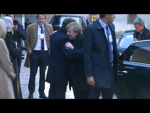 Macron accueille Merkel à Beaune pour faire ses adieux à la France | AFP Images