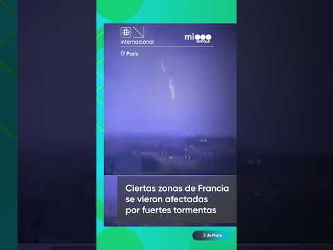 Un rayo cayó sobre la Torre Eiffel y fue captado el instante