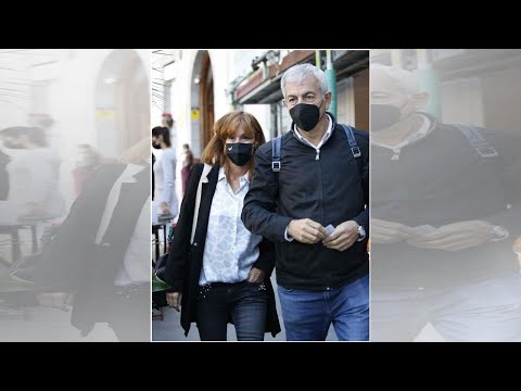 La romántica cita de Carlos Sobera y su mujer, Patricia Santamarina, en una terraza madrileña